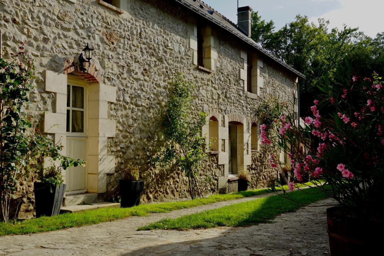 Bed and Breakfast Le Moulin De La Planche Cerelles Exteriér fotografie